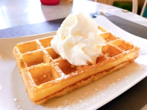 実は2種類あったベルギーワッフル!2つの違いやブリュッセルのおすすめカフェ店舗も!【明菜のオランダ・ベルギー紀行 vol.2】