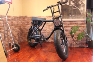 街乗りが楽しい！レトロな個性派の電動自転車「ROCKA FLAME」の魅力に迫る！