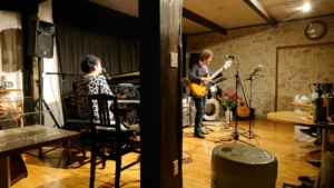 蓼科の山奥で楽しむ「天空のライブ」！人里離れた隠れ家リゾートで一期一会のジャズパフォーマンスはいかが？