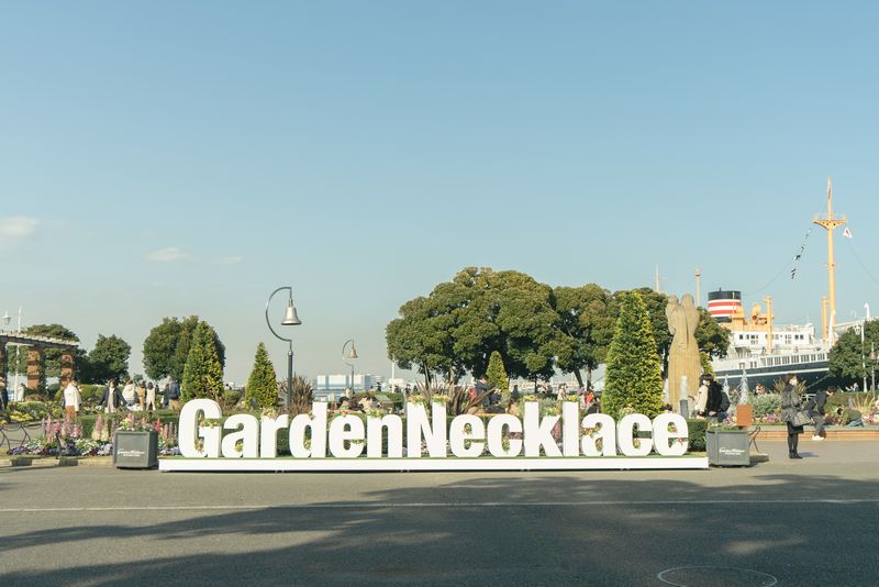 咲き乱れる圧巻の花畑！2つのエリアで花散歩が楽しめる ガーデンネックレス横浜 2022