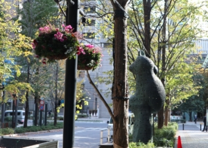 オフィス街にアートが並ぶ「丸の内ストリートギャラリー」をレポート！