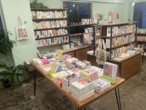 高円寺の素敵な本屋さん「蟹ブックス」扉を開けたらそこは…