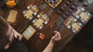 おうち時間にドイツで愛され続けるボードゲームはいかが?初心者向け3作品も紹介