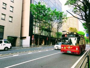 粋な”赤い子”あかいくつ号、知られざる横浜が見えるとき